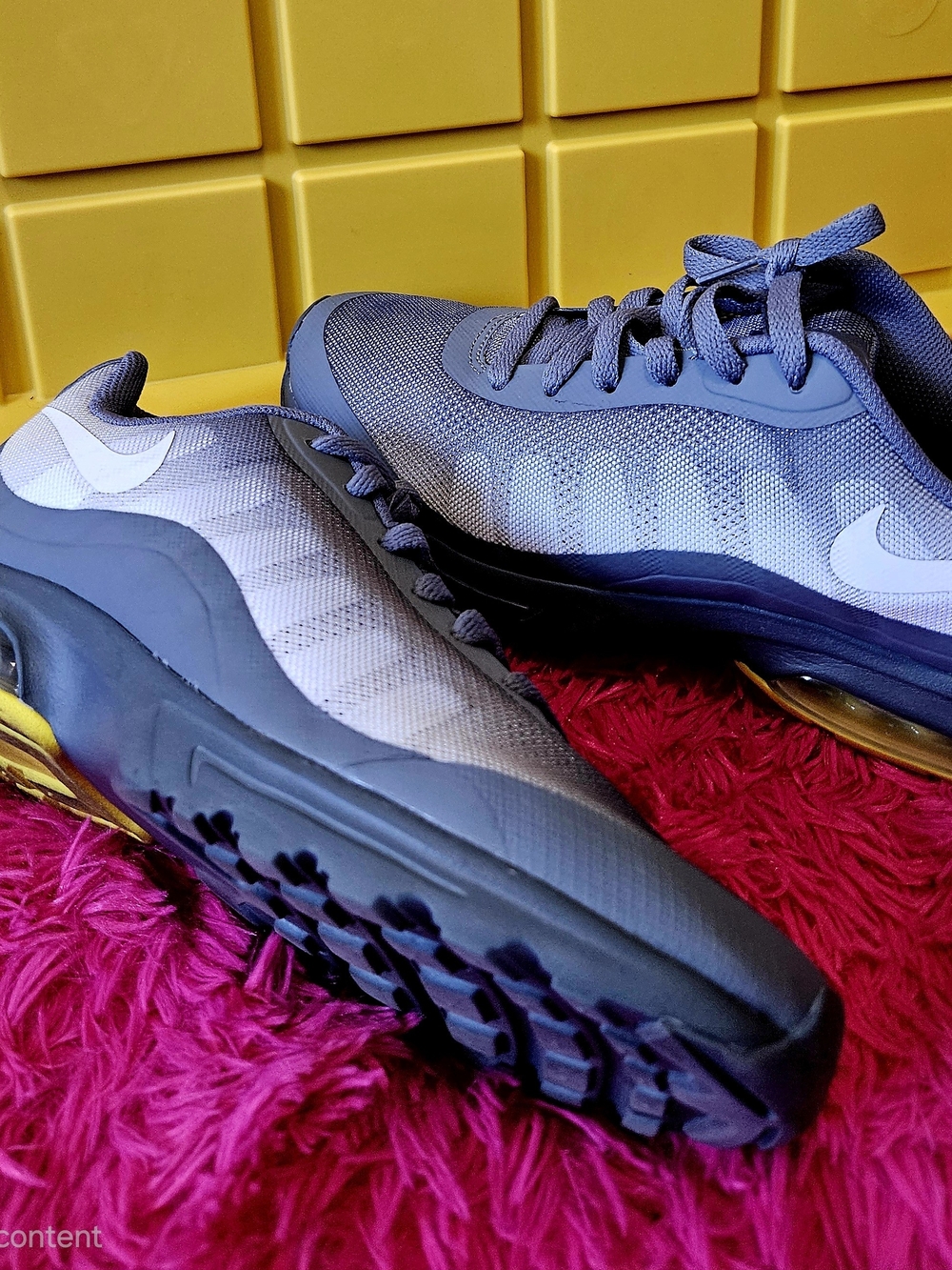 Nike Gray and White Running Sneakers with Gold Accent